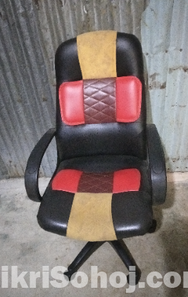 Hyrdolick Chair